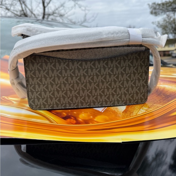 Michael Kors Monogram Olive Green crossbody Bag - Picture 5 of 6